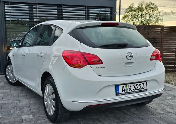 Opel Astra cena 35900 przebieg: 120000, rok produkcji 2015 z Brzozów małe 781